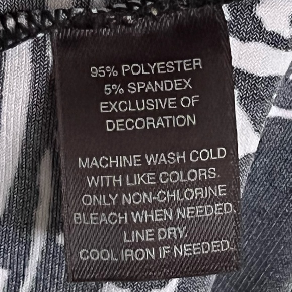 EUC | White House Black Market | Black & White Printed Blouse w/ Bow Size Small - Picture 5 of 5